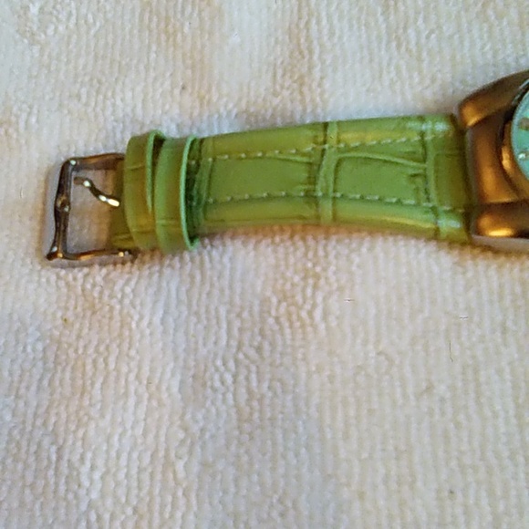 Joan River's Watch - Picture 8 of 16